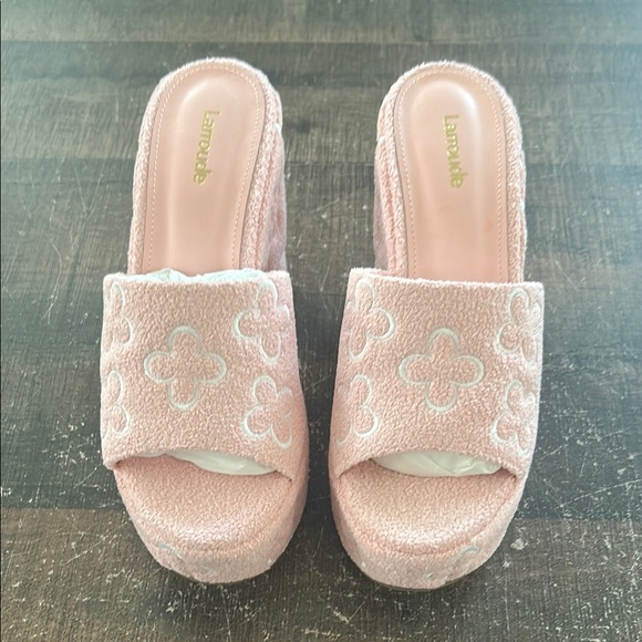 Latrobe pale pink and white platform sandles - Picture 1 of 6